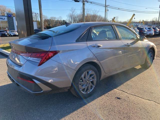 new 2024 Hyundai Elantra HEV car, priced at $27,935