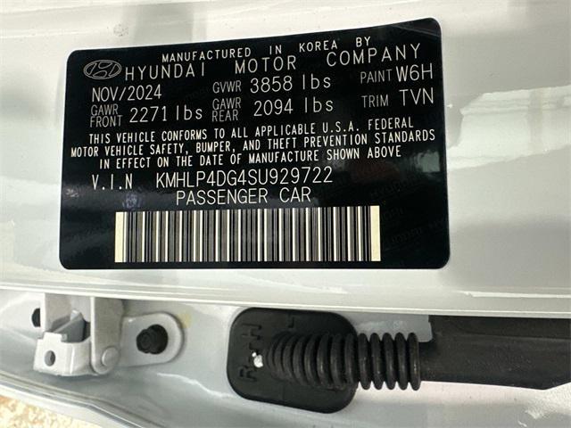 new 2025 Hyundai Elantra car, priced at $28,920