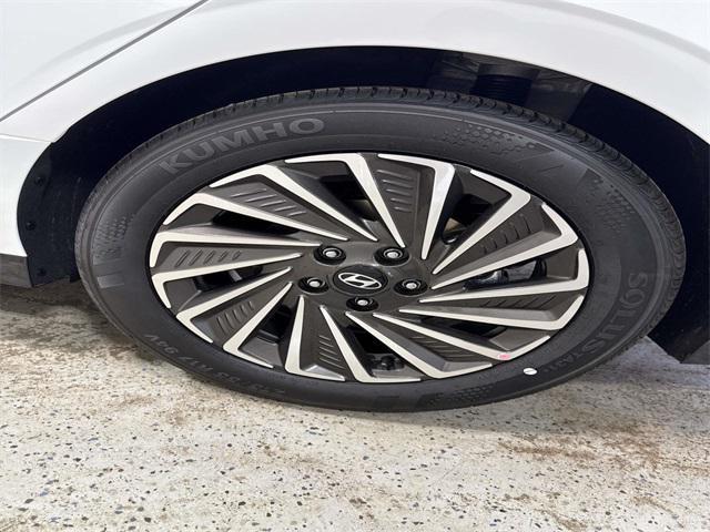 new 2025 Hyundai Sonata Hybrid car, priced at $33,625