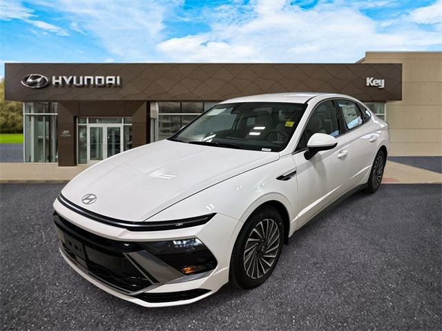 new 2025 Hyundai Sonata Hybrid car, priced at $33,625