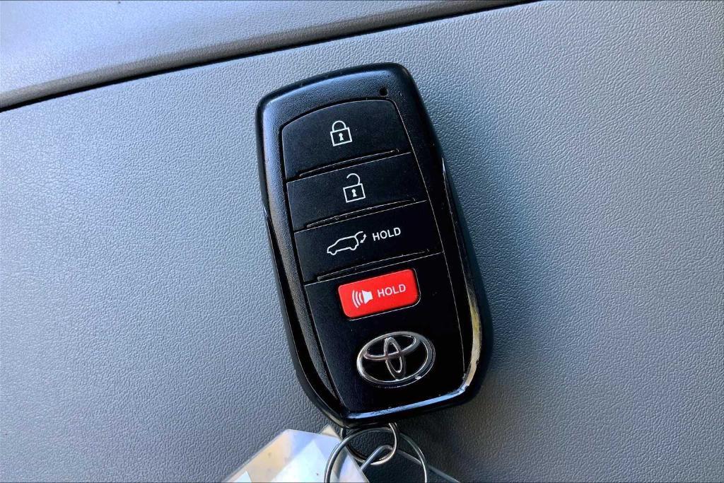 used 2024 Toyota Highlander car, priced at $39,569