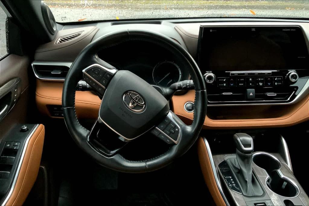 used 2020 Toyota Highlander car, priced at $34,799