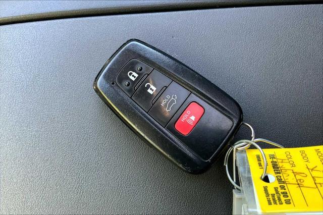 used 2022 Toyota Highlander Hybrid car, priced at $31,482