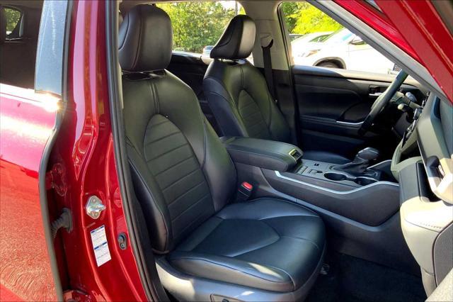 used 2022 Toyota Highlander Hybrid car, priced at $31,482