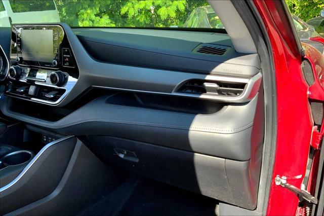 used 2022 Toyota Highlander Hybrid car, priced at $31,482