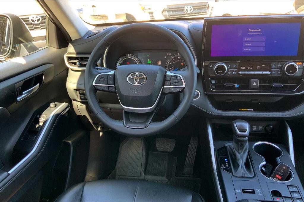 used 2024 Toyota Highlander Hybrid car, priced at $39,990