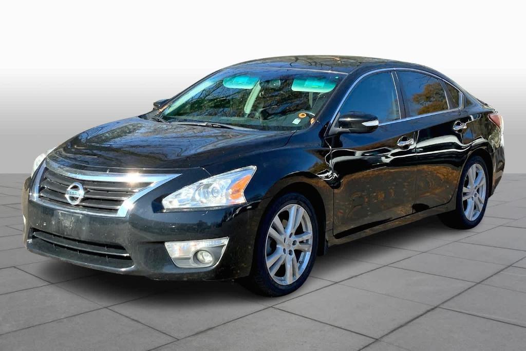 used 2013 Nissan Altima car, priced at $7,999