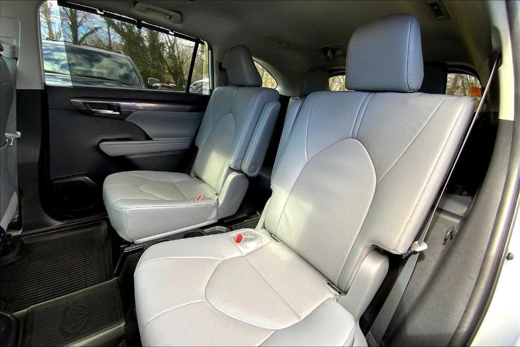 used 2022 Toyota Highlander car, priced at $38,990