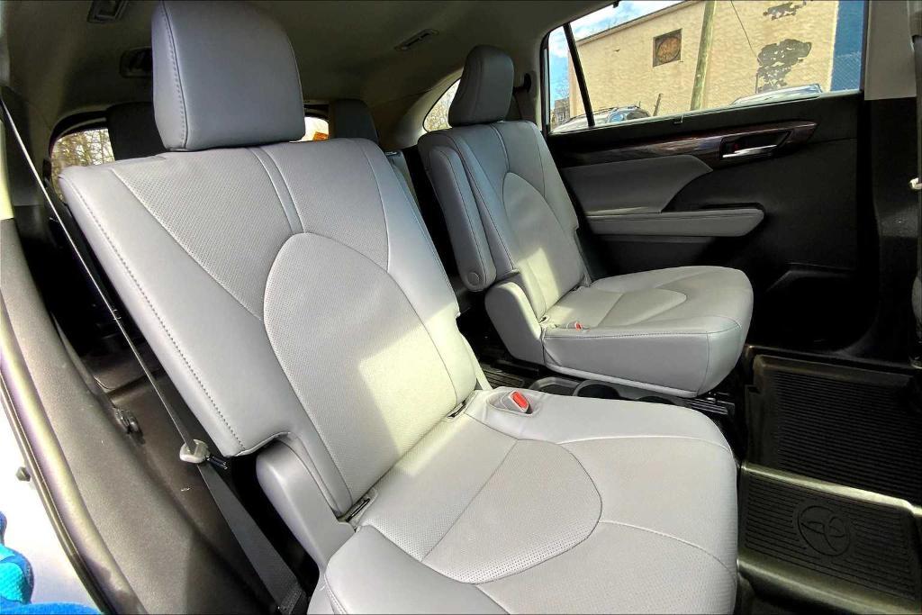 used 2022 Toyota Highlander car, priced at $38,990