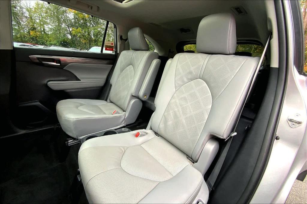 used 2021 Toyota Highlander Hybrid car, priced at $40,398