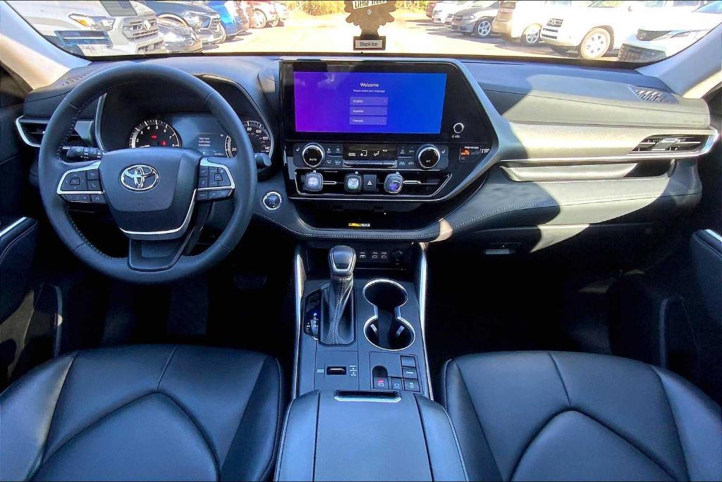 used 2023 Toyota Highlander car, priced at $37,566