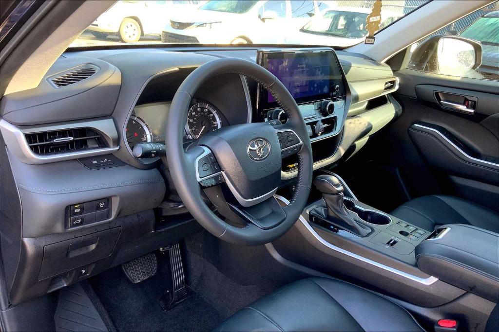 used 2023 Toyota Highlander car, priced at $37,566