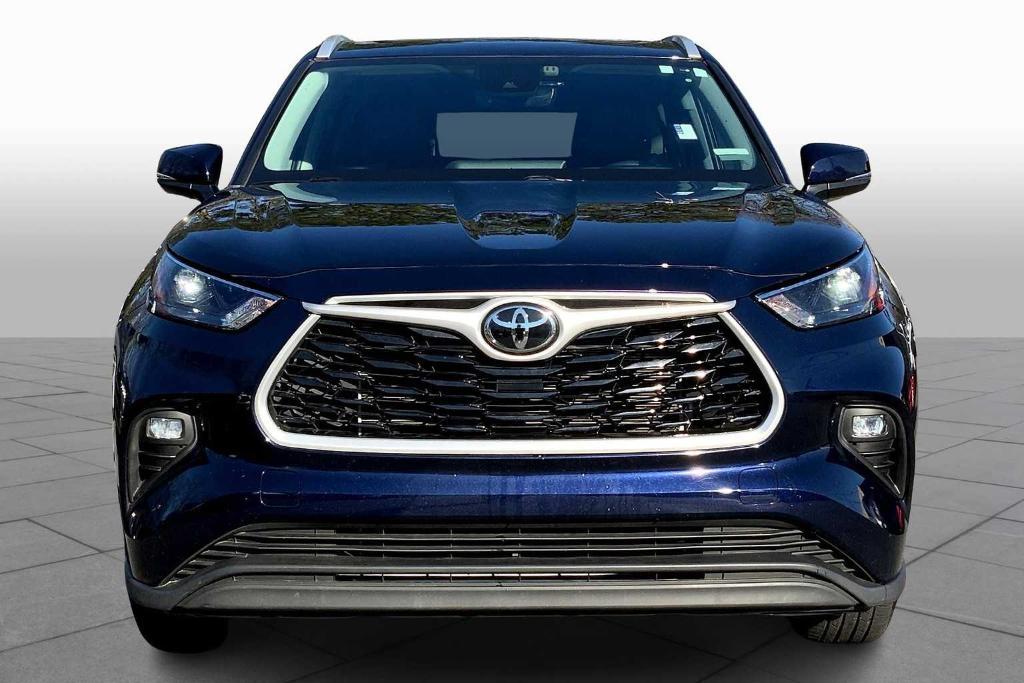 used 2023 Toyota Highlander car, priced at $37,566