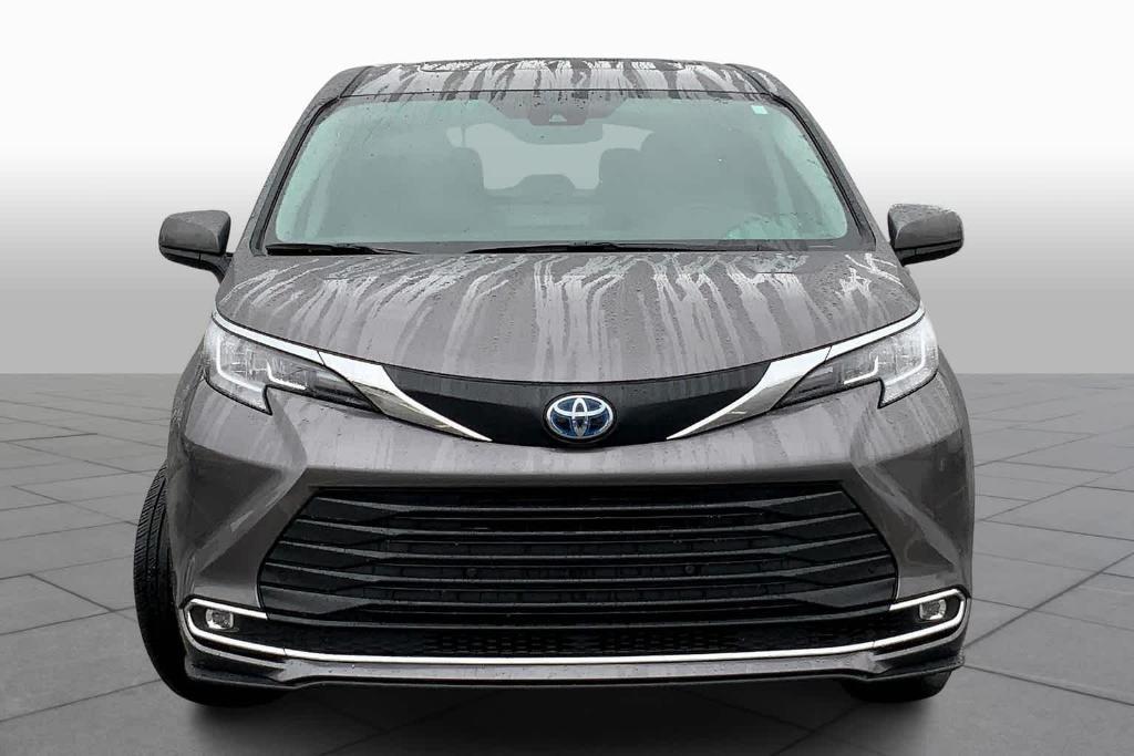 used 2023 Toyota Sienna car, priced at $38,998