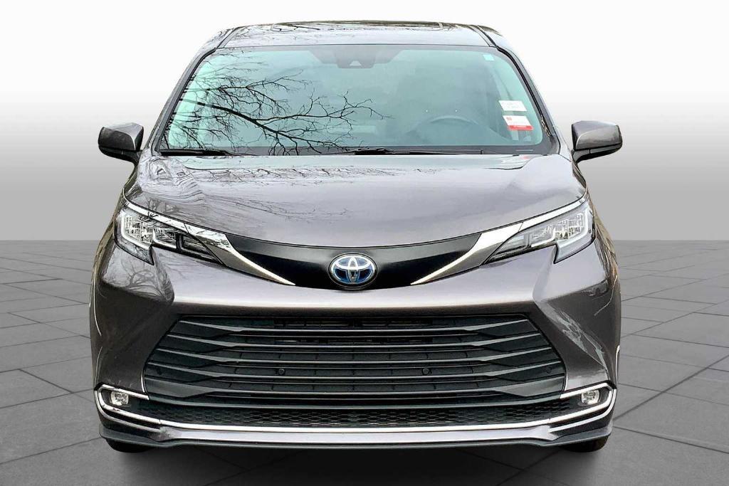 used 2023 Toyota Sienna car, priced at $38,998