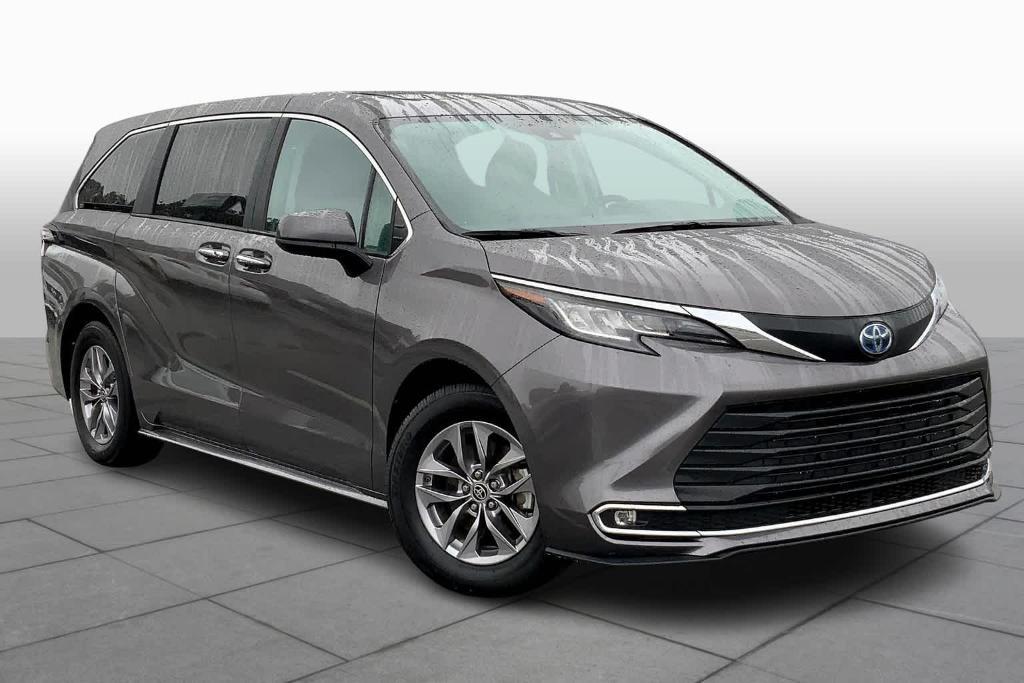 used 2023 Toyota Sienna car, priced at $38,998