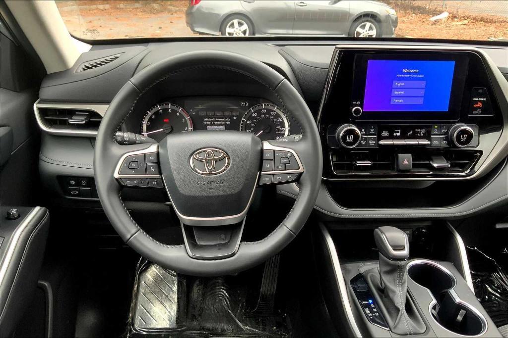 used 2024 Toyota Highlander car, priced at $38,872