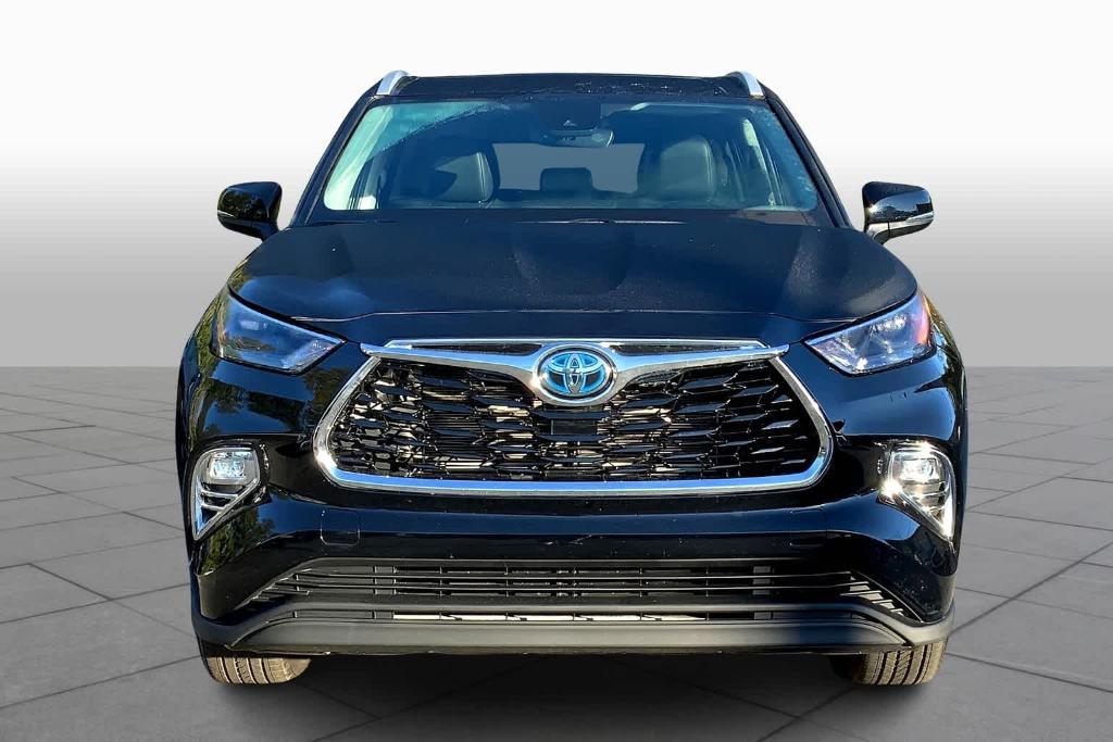 used 2023 Toyota Highlander Hybrid car, priced at $45,116