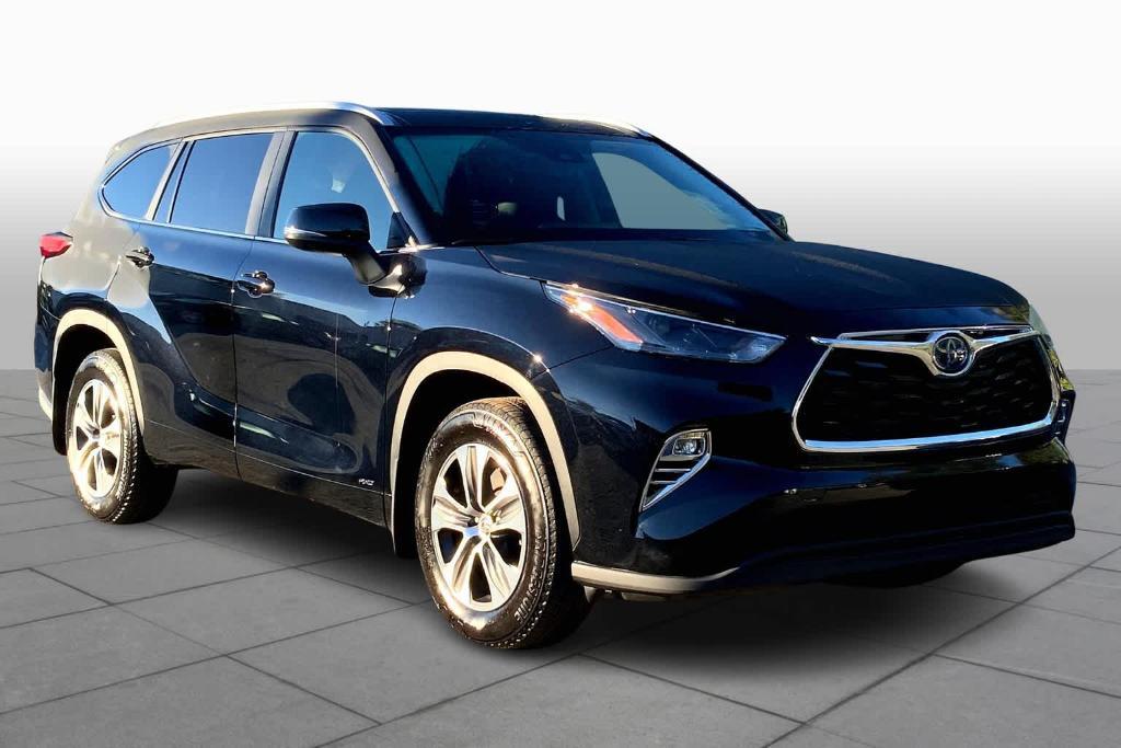 used 2023 Toyota Highlander Hybrid car, priced at $45,116