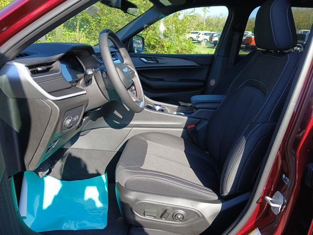 new 2025 Jeep Grand Cherokee car, priced at $40,636