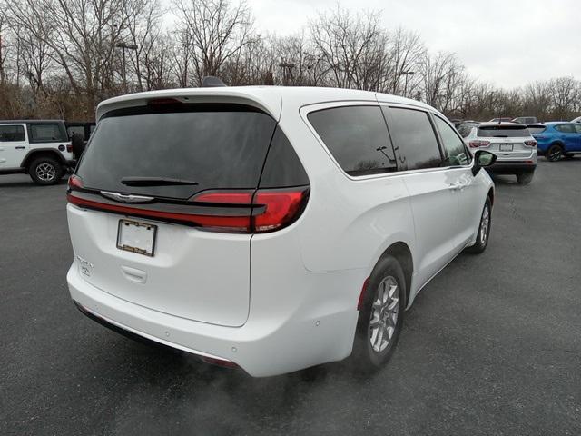 new 2025 Chrysler Pacifica car, priced at $41,431