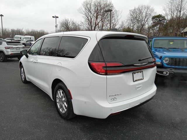 new 2025 Chrysler Pacifica car, priced at $41,431