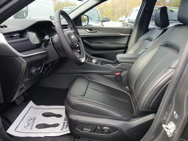 new 2025 Jeep Grand Cherokee car, priced at $42,746