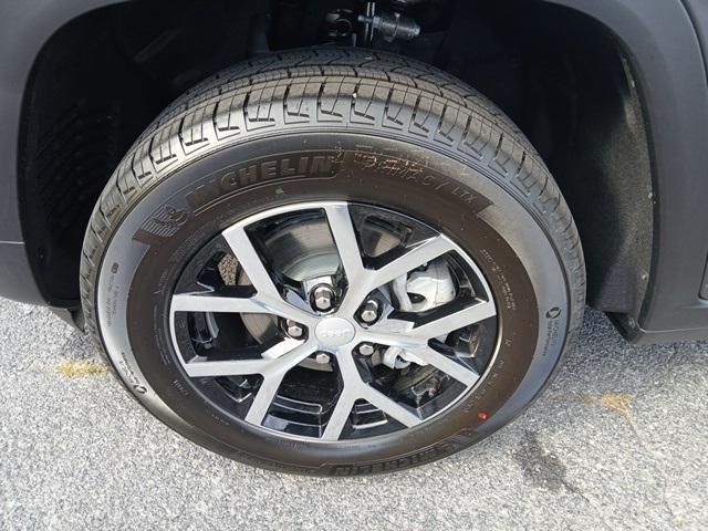 new 2025 Jeep Grand Cherokee car, priced at $42,746