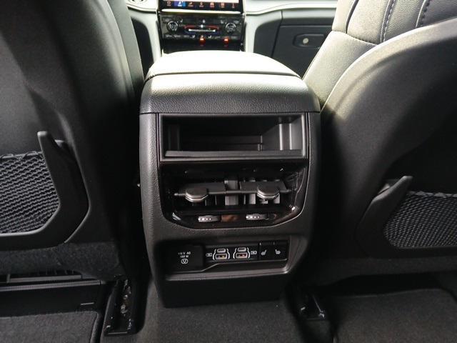 new 2025 Jeep Grand Cherokee car, priced at $42,746