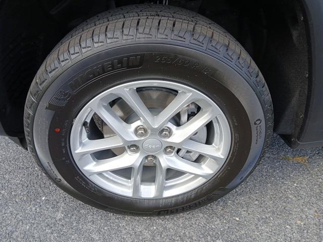 new 2025 Jeep Grand Cherokee car, priced at $40,636