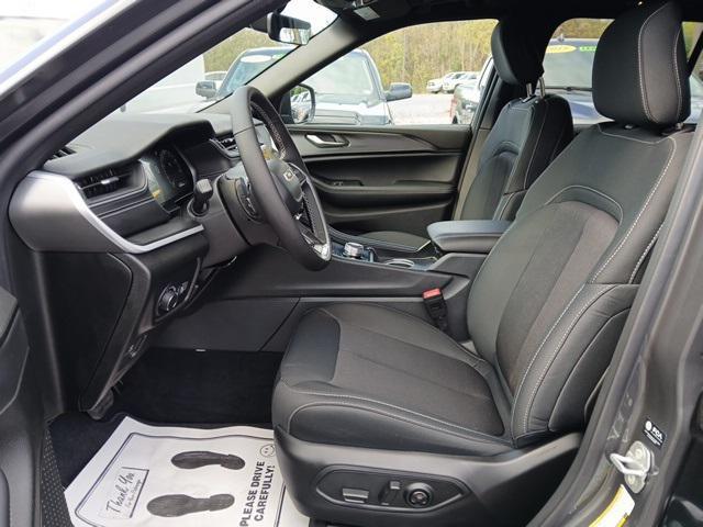 new 2025 Jeep Grand Cherokee car, priced at $40,636