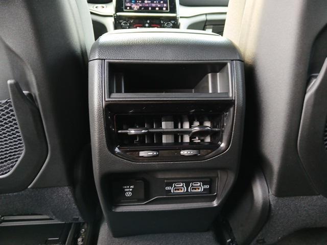 new 2025 Jeep Grand Cherokee car, priced at $40,636