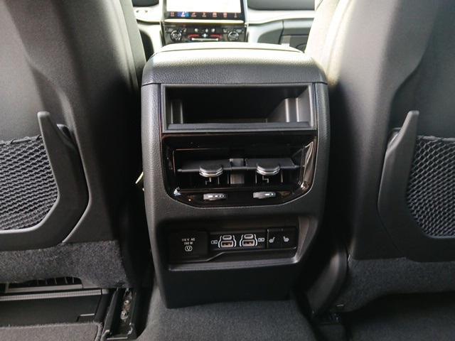 new 2025 Jeep Grand Cherokee car, priced at $48,230