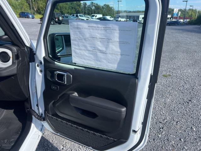 new 2025 Jeep Wrangler car, priced at $42,660