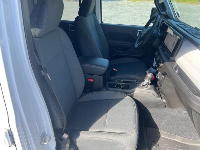 new 2025 Jeep Wrangler car, priced at $42,660