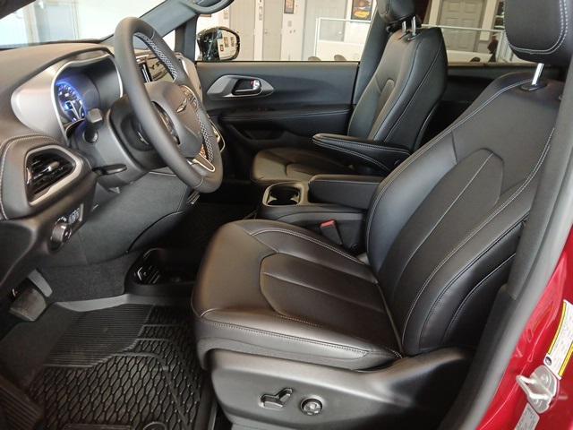 new 2025 Chrysler Pacifica car, priced at $45,395