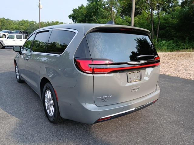 new 2025 Chrysler Pacifica car, priced at $43,470