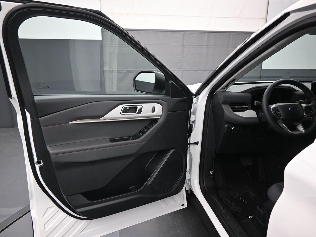 new 2025 Ford Explorer car, priced at $41,440