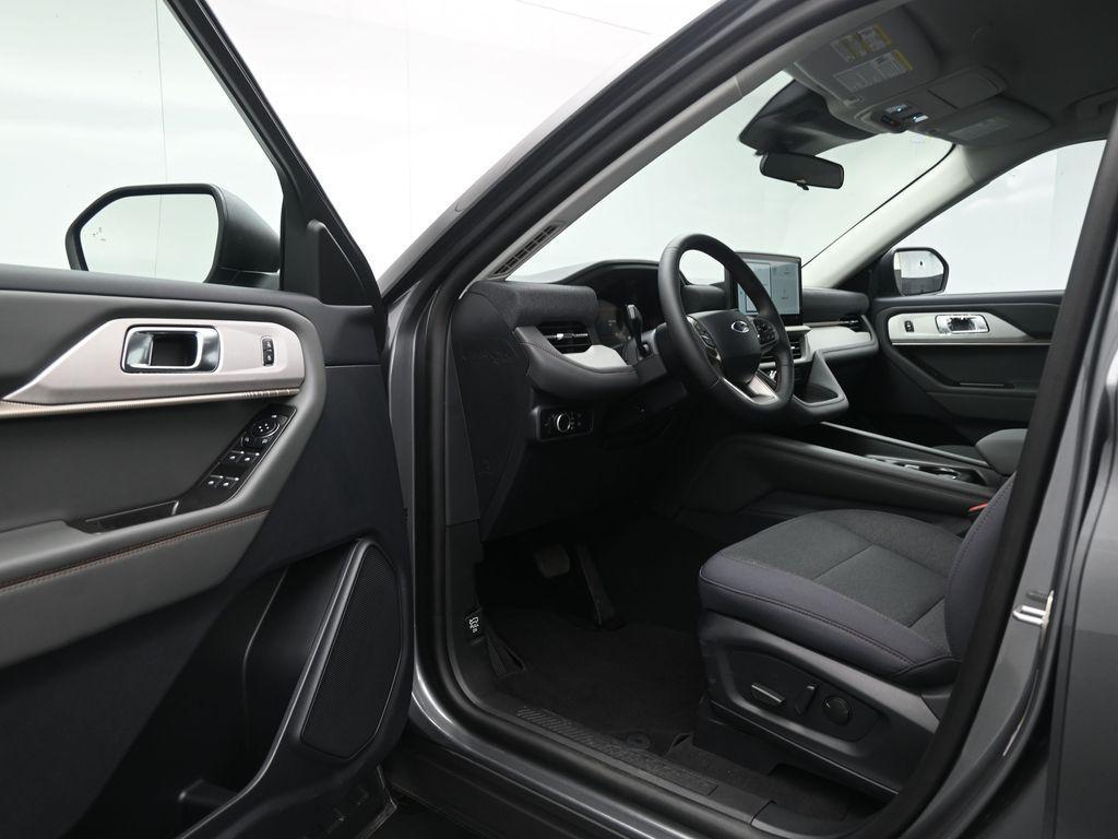 new 2025 Ford Explorer car, priced at $40,280