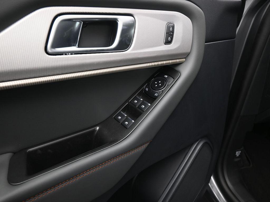 new 2025 Ford Explorer car, priced at $40,280