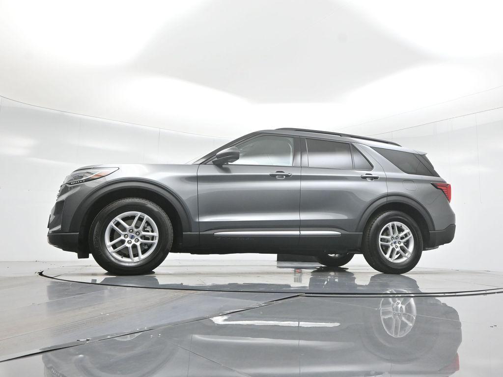 new 2025 Ford Explorer car, priced at $40,280