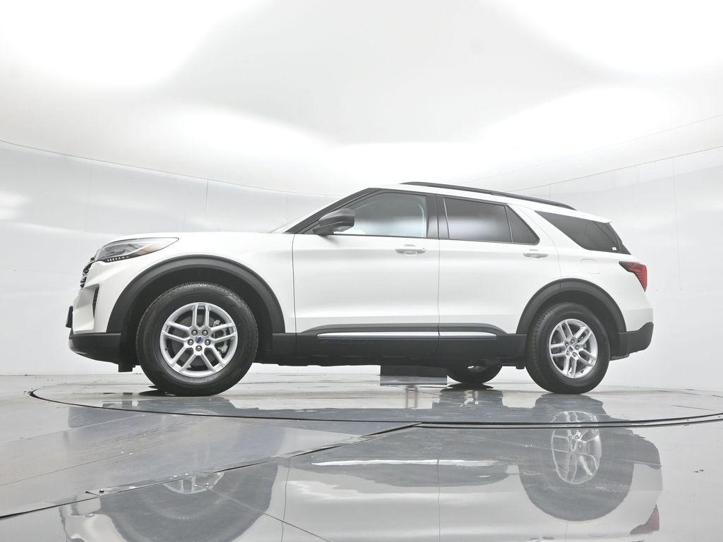 new 2025 Ford Explorer car, priced at $41,440