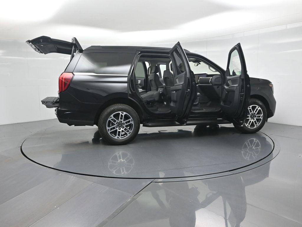 new 2025 Ford Expedition car, priced at $72,865