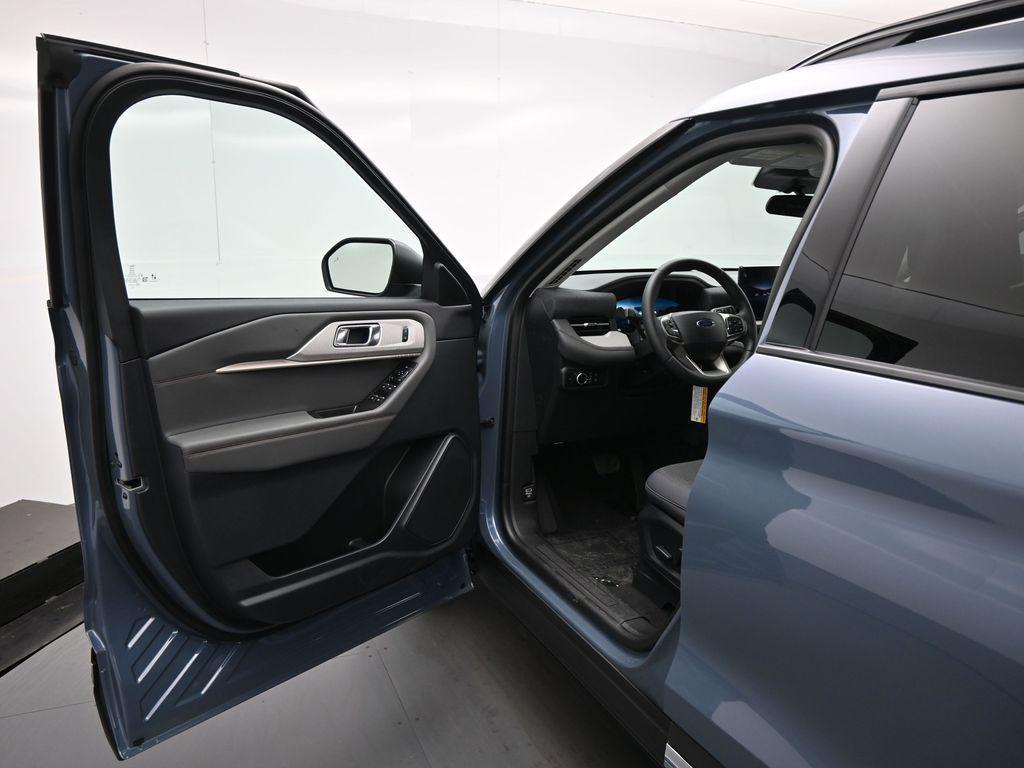 new 2025 Ford Explorer car, priced at $41,140