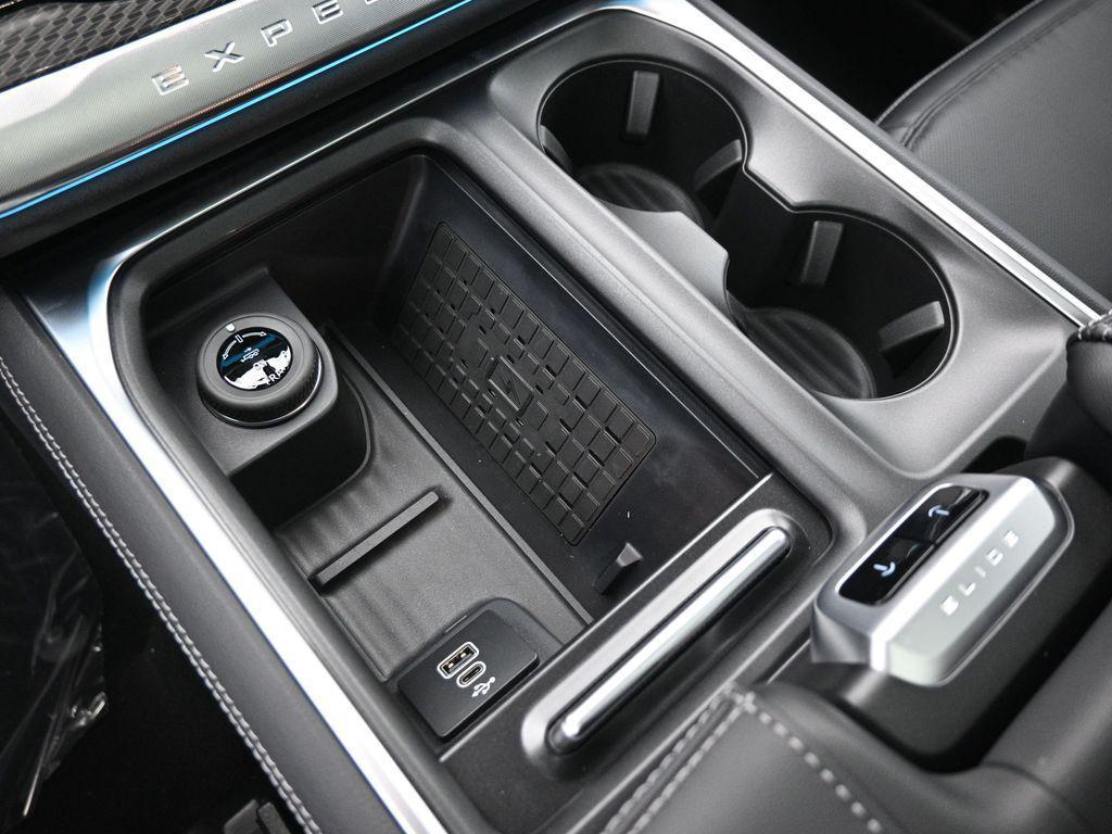 new 2025 Ford Expedition car, priced at $82,365
