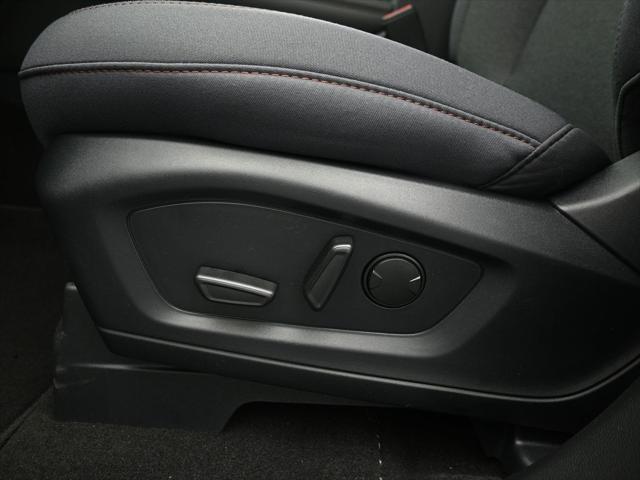 new 2025 Ford Explorer car, priced at $40,280
