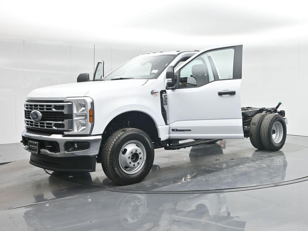 new 2024 Ford F-350 car, priced at $65,030