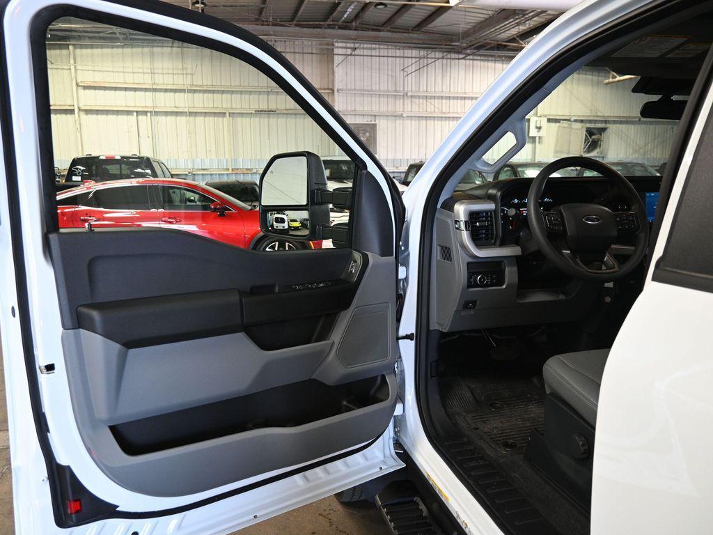 new 2025 Ford F-450 car, priced at $88,189