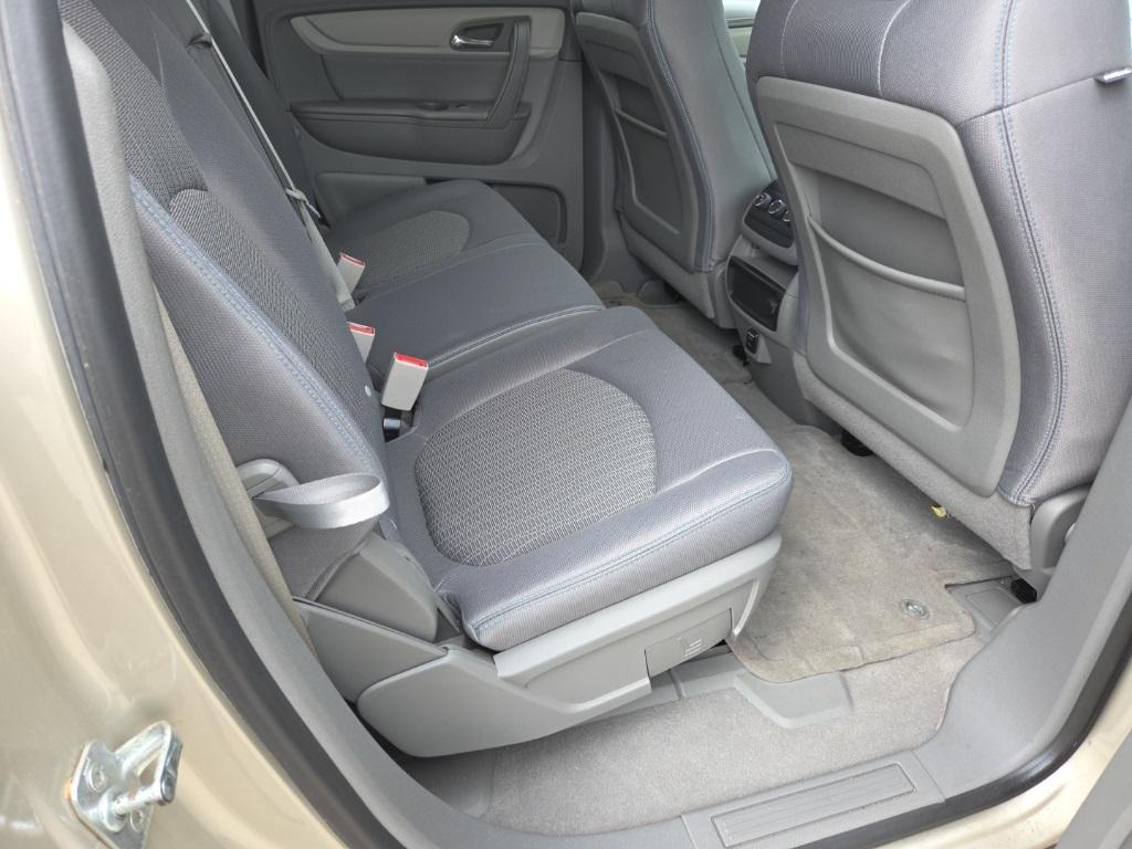used 2015 Chevrolet Traverse car, priced at $13,900