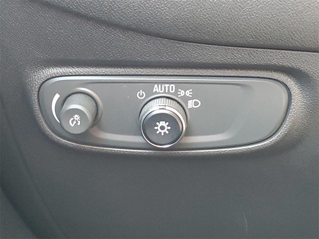 used 2022 Chevrolet Equinox car, priced at $22,150